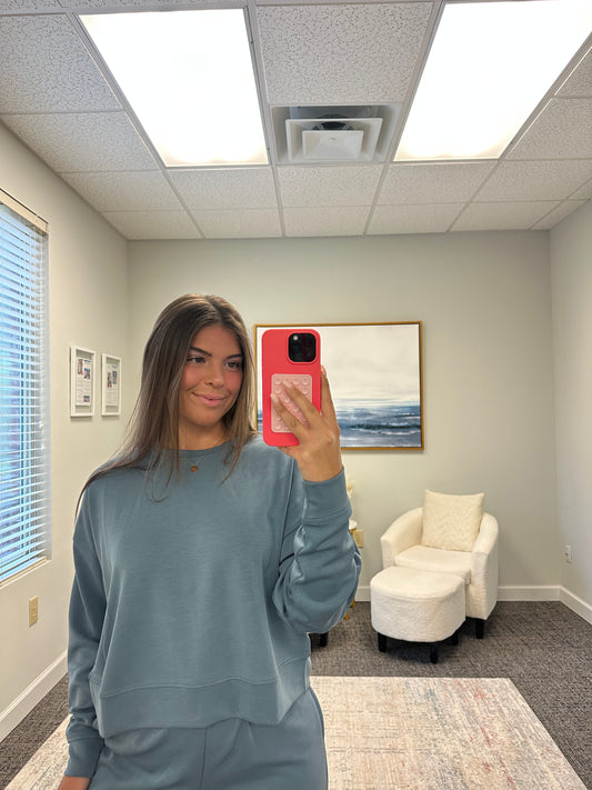 The Simple Airstream Pullover