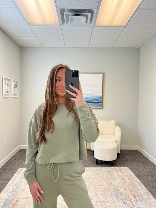 The Simple Airstream Pullover